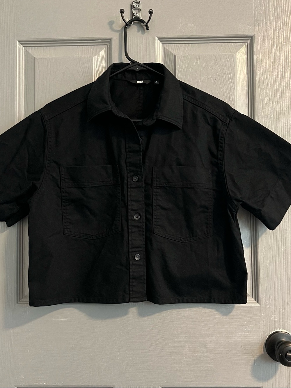 Uniqlo Women’s Black Short Sleeve Button Down Cropped Shirt Pockets Casual